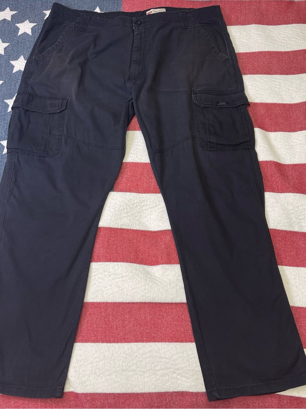 Wrangler Men’s Relaxed Fit Black Cargo Pants 42W Straight Leg Cotton Twill